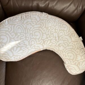 boppy uplift™ nursing pillow